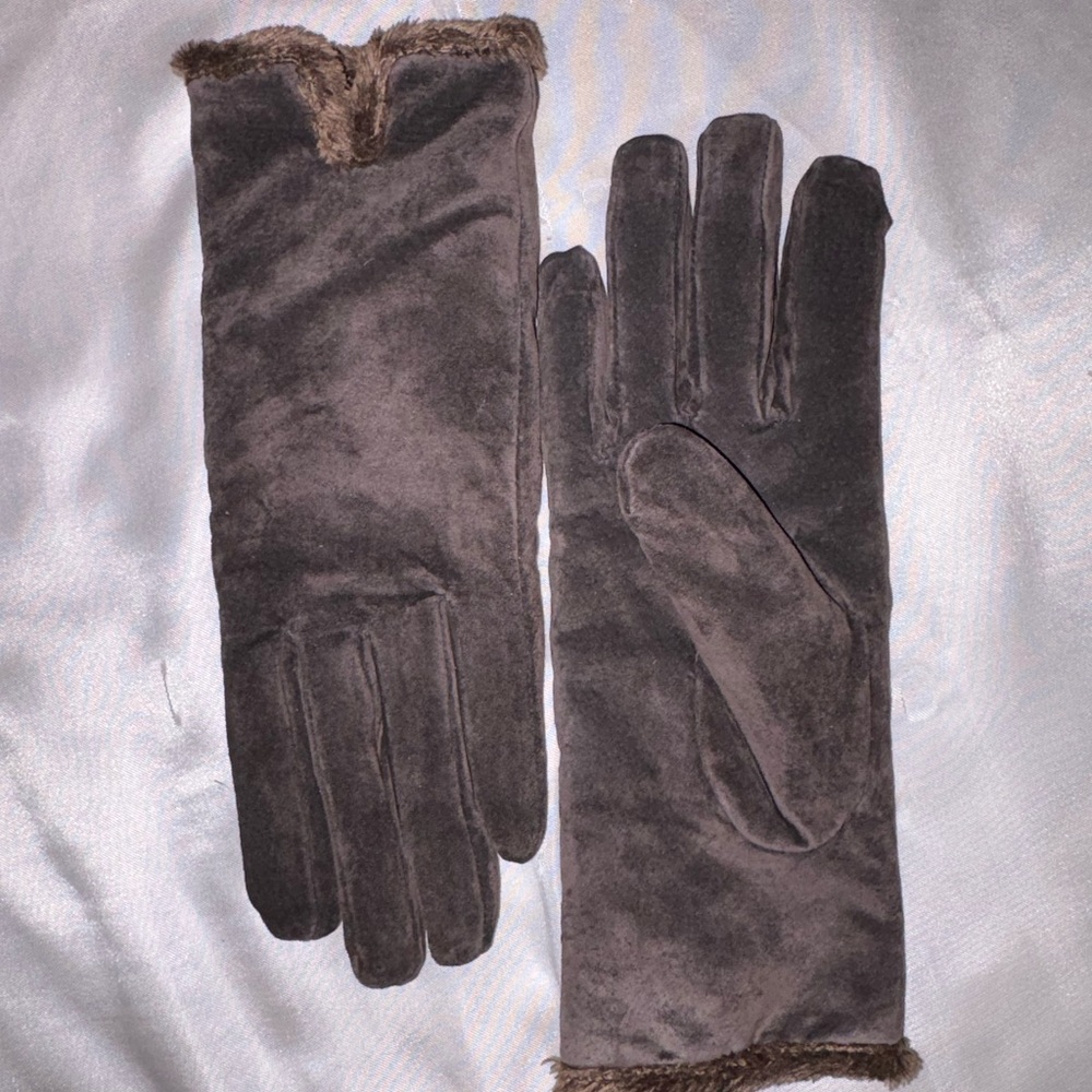 Petite Women’s Brown Velvet Gloves
